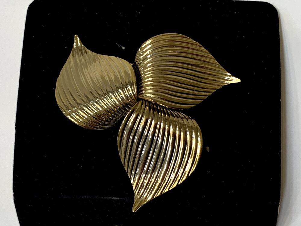 Sarah Coventry Brooch Pin Large Gold 3 Leaf Flower 2669 Original Box